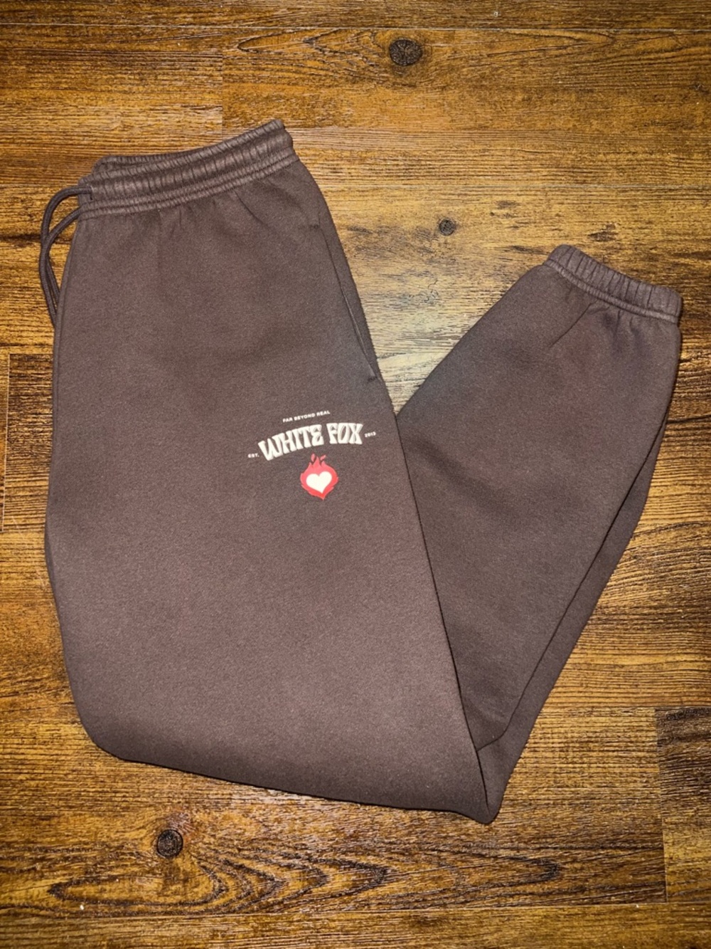 White Fox Far Beyond Brown Graphic Cuffed Cozy Joggers Sweatpants Size M